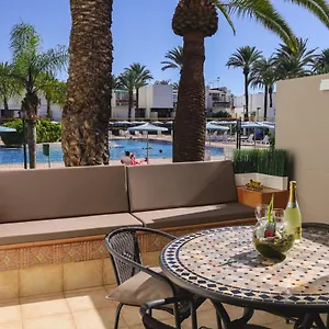 https://casa-lola.adeje-hotels.com